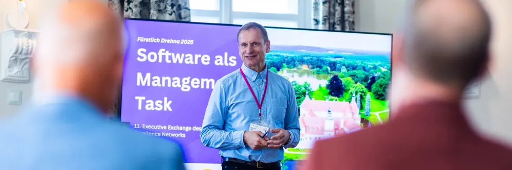 Oliver Viel presenting at Software als Management-Task, Schloss Fürstlich Drehna